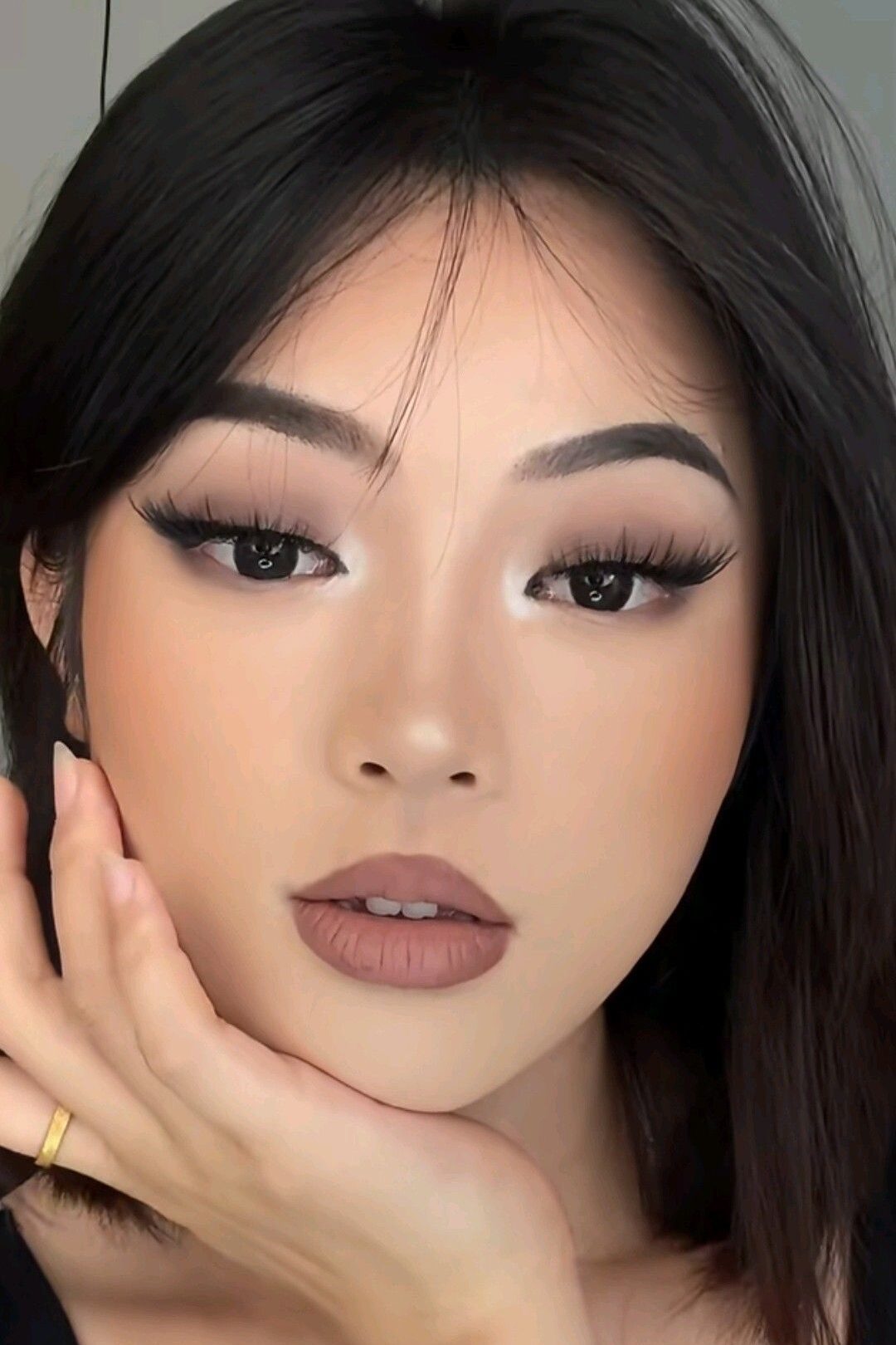 latina makeup look